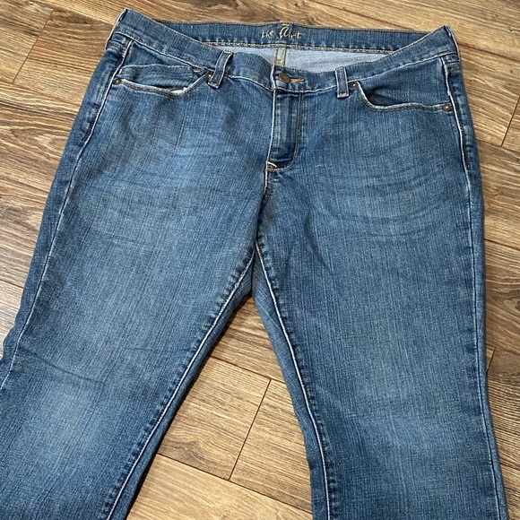 OLD NAVY "The Flirt" Stretch Boot Cut Jeans-12 - Picture 2 of 4